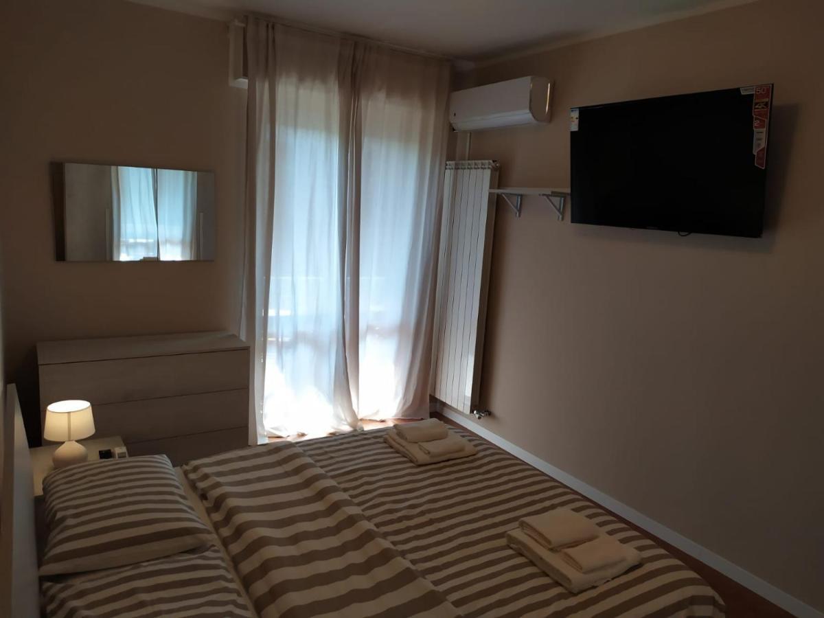 Beach House, 300 M Dal Mare, マリーナ・ディ・マッサ エクステリア 写真