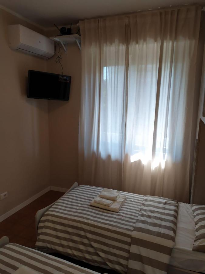 Beach House, 300 M Dal Mare, マリーナ・ディ・マッサ エクステリア 写真