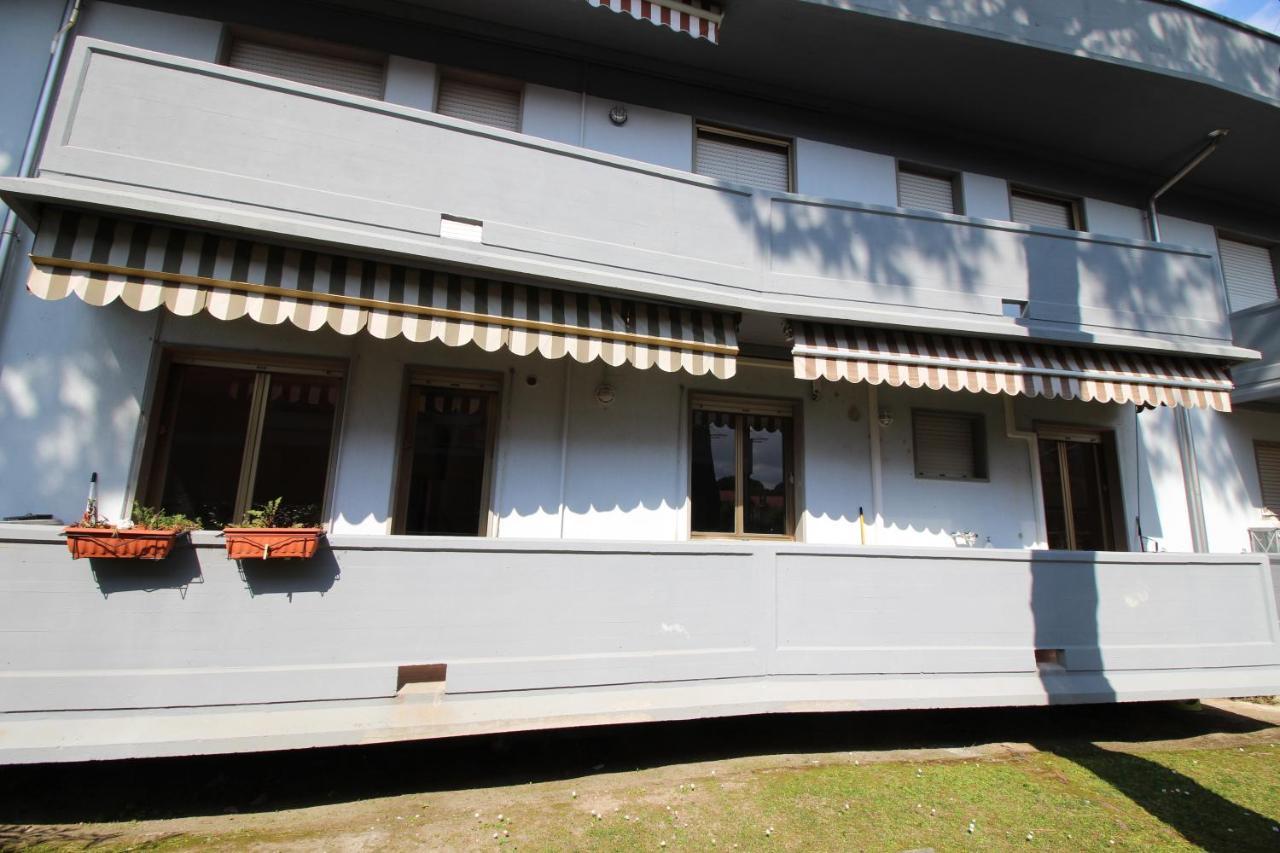 Beach House, 300 M Dal Mare, マリーナ・ディ・マッサ エクステリア 写真